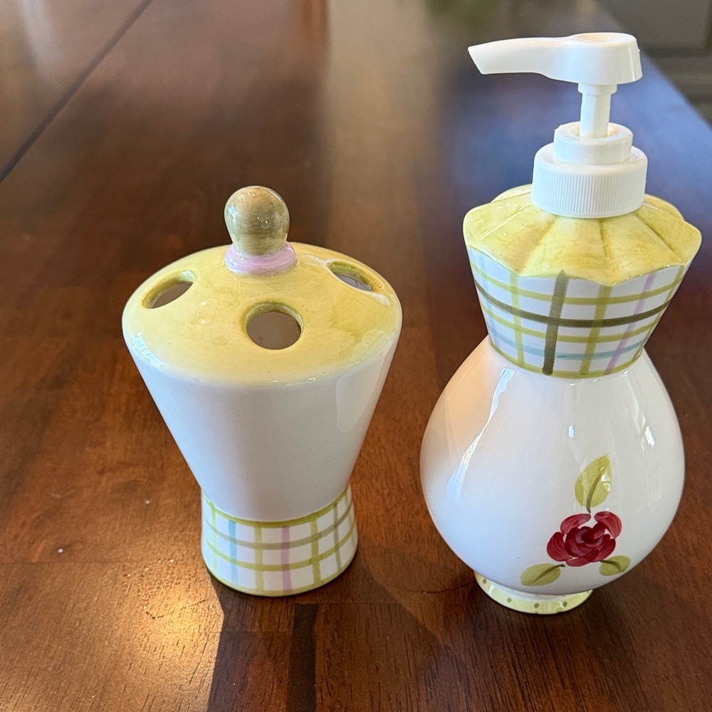 Charming Green and White Ceramic Bathroom Set